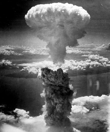 NUCLEAR Mushroom cloud explosion over Nagasaki Nuclear Mushroom cloud over Nagasaki Photo: Charles Levy